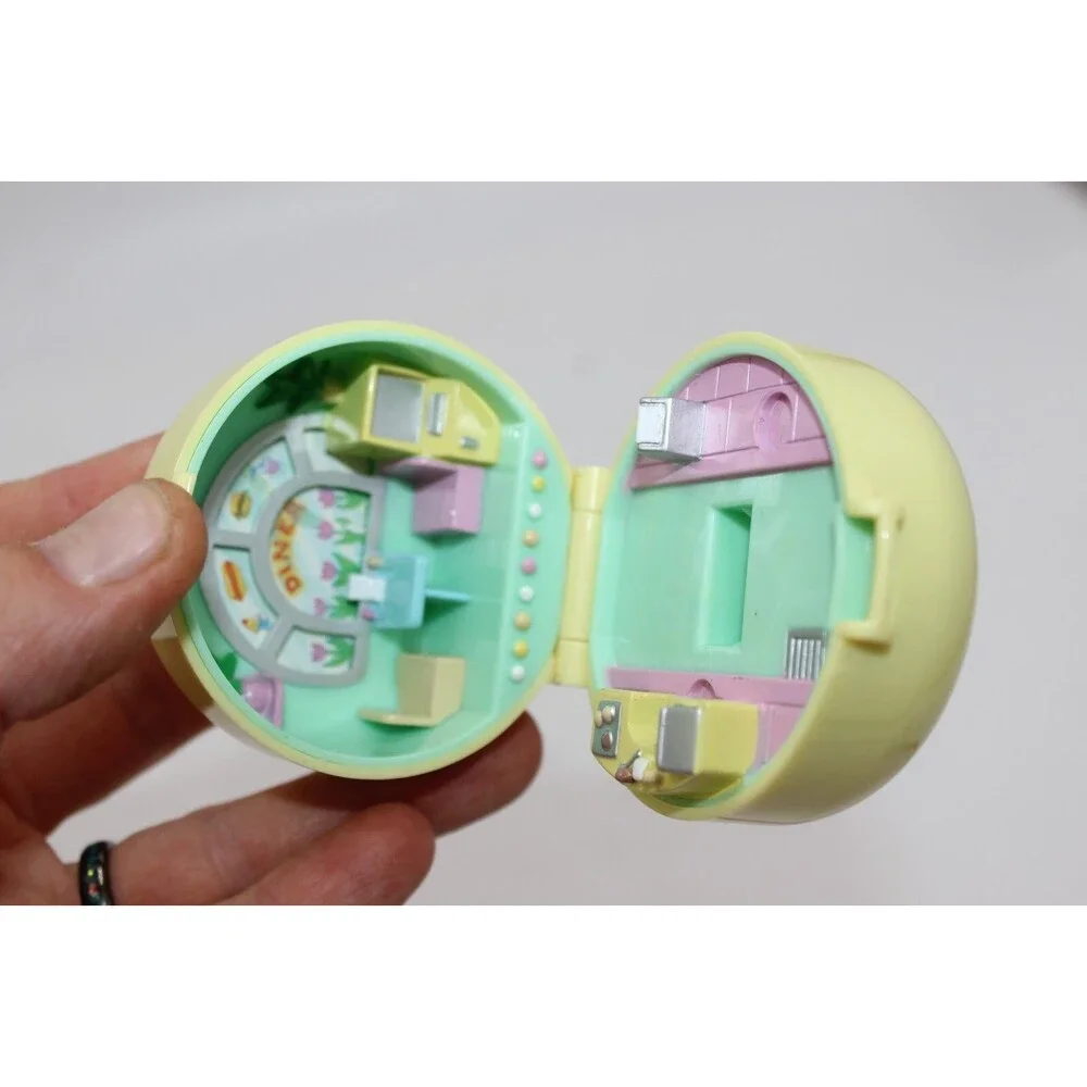 Bluebird Vintage Polly Pocket 1991 '50s Diner Ring Case Playset Daycare NO DOLLS - Picture 5 of 8